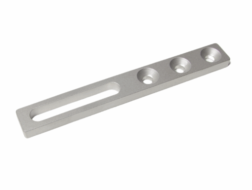 Eine glasperlengestrahlte Metall-Leiste mit Abschwenkmechanismus und löchern zur Befestigung
