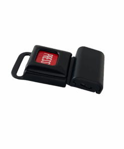 Ein kleines Metallschloss mit Einrastvorrichtung und einem traditionellen Knopf zum öffnen - seitenansicht