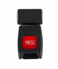 Ein großes Metallschloss mit Einrastvorrichtung und einem traditionellen Knopf zum öffnen - geschlossen