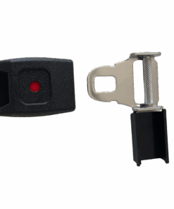 Ein großes Metallschloss mit Einrastfunktion und einem Sicherheitsschloss zum öffnen