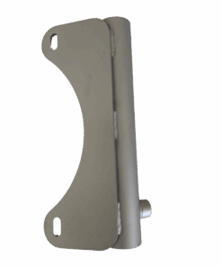 Eine Metallene Röhre mit einer Anschlussstelle für eine Schraube und zwei angeschweißten Befestigungspelotten - Rückenansicht