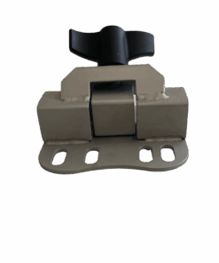 Ein Metallbauteil bestehend aus einer Grundfläche zur Befestigung, einer angeschweißten Rohrklemme und einer Flügelschraube zum Festziehen der Rohrklemme