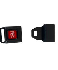 Ein kleines Metallschloss mit Einrastvorrichtung und einem traditionellen Knopf zum öffnen - offen