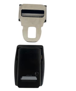 Ein großes Metallschloss mit Einrastvorrichtung und einem traditionellen Knopf zum öffnen - unterseite